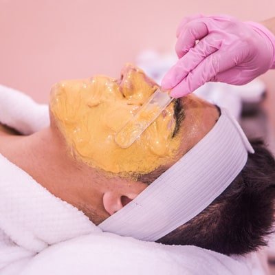oak-beauty-saloon-and-spa-face-masking